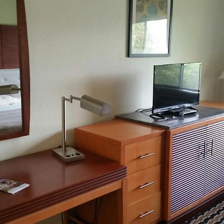 Riverwalk Inn & Suites Fort Atkinson Экстерьер фото