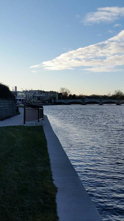 Riverwalk Inn & Suites Fort Atkinson Экстерьер фото