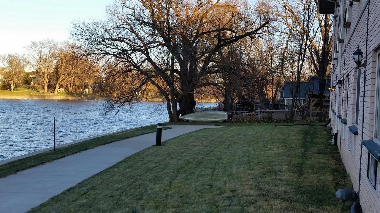 Riverwalk Inn & Suites Fort Atkinson Экстерьер фото