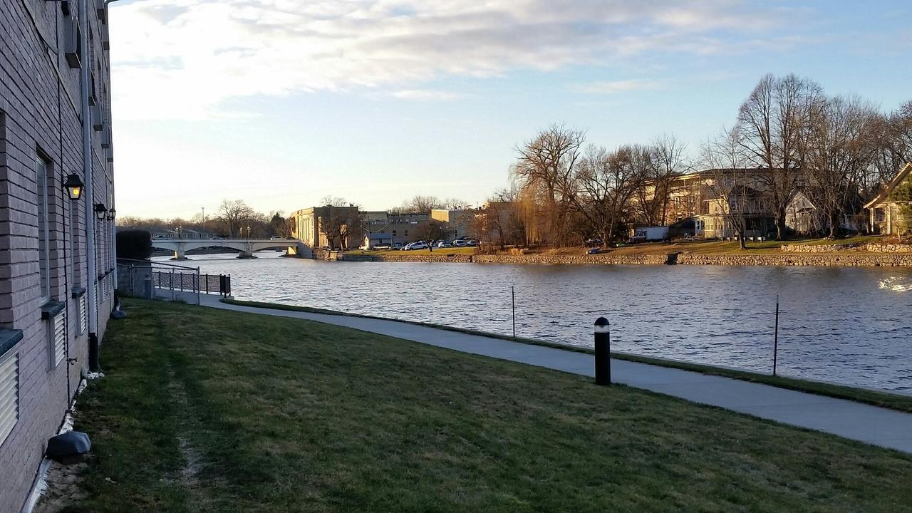 Riverwalk Inn & Suites Fort Atkinson Экстерьер фото