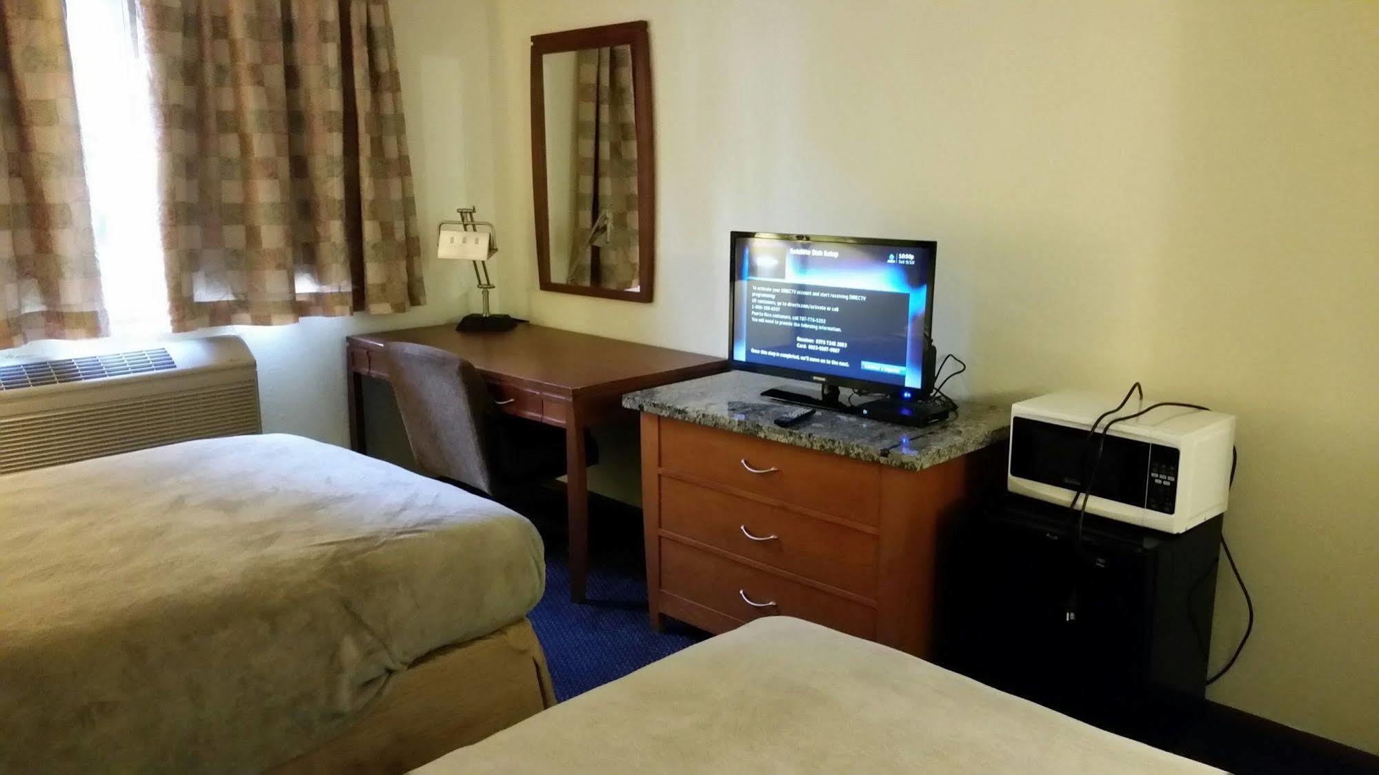 Riverwalk Inn & Suites Fort Atkinson Экстерьер фото
