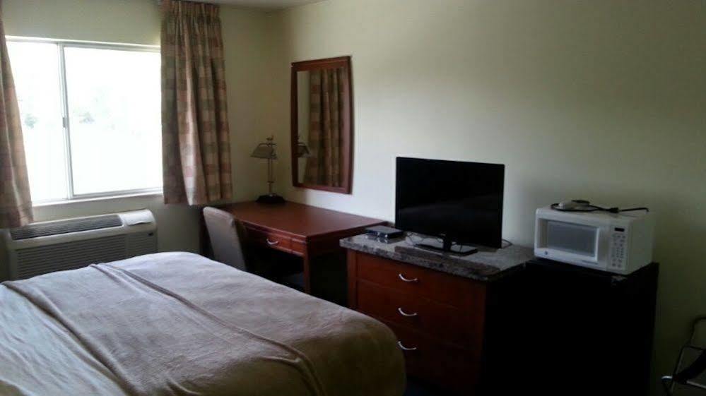 Riverwalk Inn & Suites Fort Atkinson Экстерьер фото