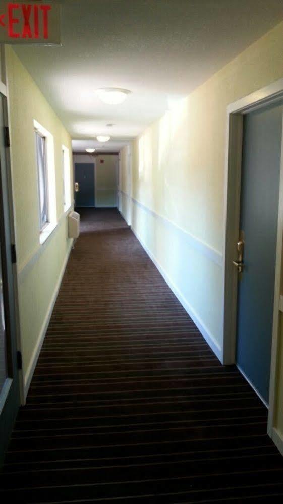 Riverwalk Inn & Suites Fort Atkinson Экстерьер фото