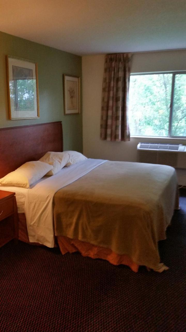Riverwalk Inn & Suites Fort Atkinson Экстерьер фото