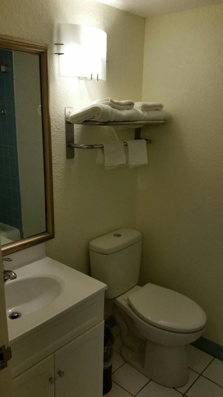 Riverwalk Inn & Suites Fort Atkinson Экстерьер фото